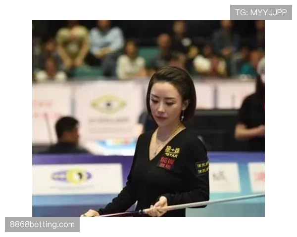 潘晓婷随手一发照片，镜头里那套私人球杆比我五年工资还贵