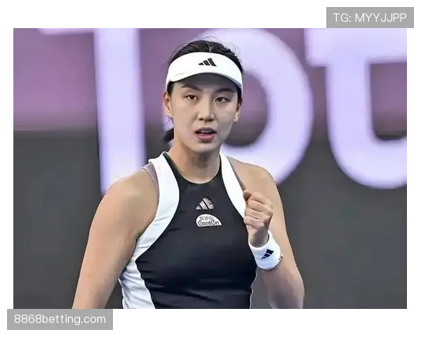 王欣瑜赛场上拼命样，到家直接换睡衣追剧，完全两个人儿嘛！